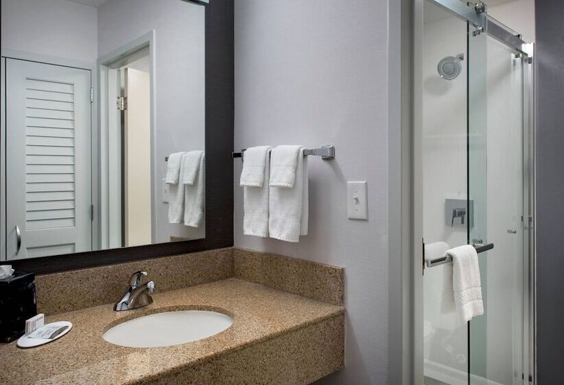 جناح, Courtyard By Marriott Rockville