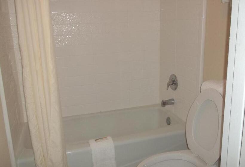 חדר דחוקס עם מיטת קינג, Days Inn By Wyndham Fort Lauderdale Airport Cruise Port