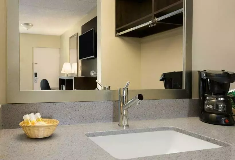 スタンダードスタジオ, Days Inn & Suites By Wyndham Cherry Hill  Philadelphia