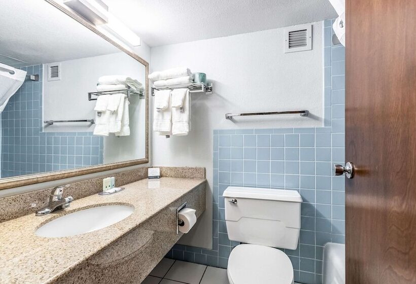 غرفه قياسيه سريرين مزدوجين, Econo Lodge