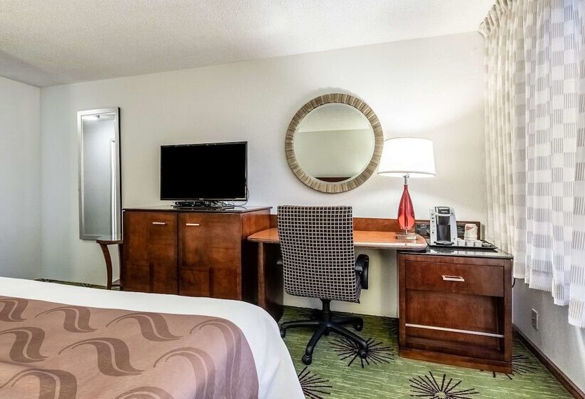 غرفه قياسيه سريرين مزدوجين, Econo Lodge