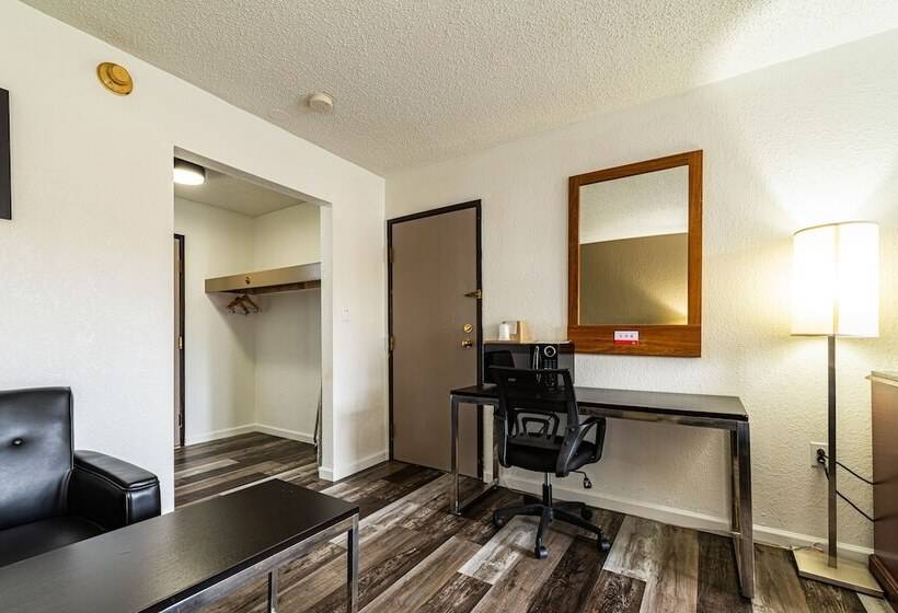 Номер Стандарт, Econo Lodge Cleveland Southeast  Kent