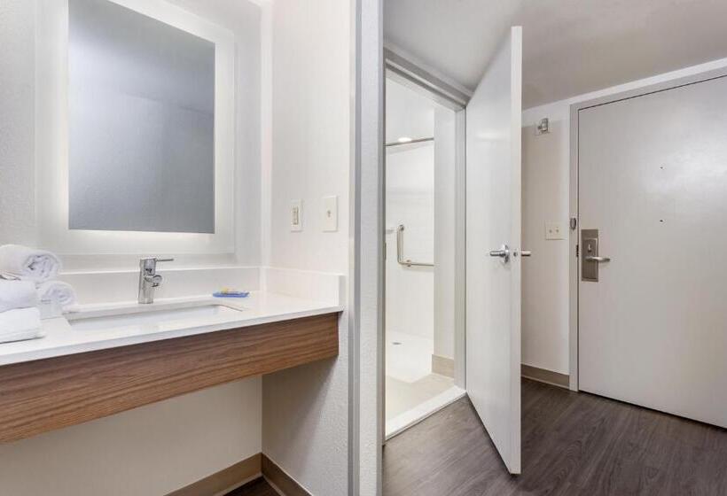 适合残疾人士使用的带超级大床的标准间, Holiday Inn Express Exton   Great Valley, An Ihg