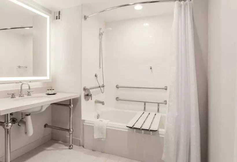 バルコニー付スイート, Sheraton Suites Market Center Dallas