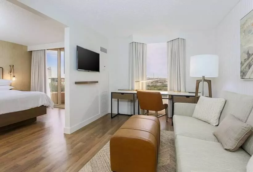 バルコニー付スイート, Sheraton Suites Market Center Dallas