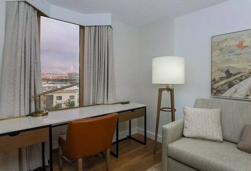 シティビュースイート, Sheraton Suites Market Center Dallas