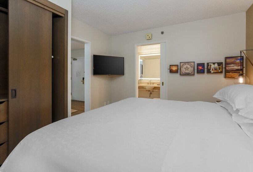 带城市景观的套间, Sheraton Suites Market Center Dallas