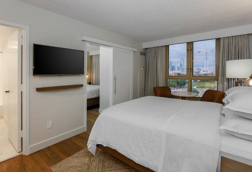 带城市景观的套间, Sheraton Suites Market Center Dallas
