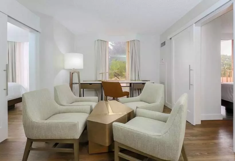 スイート, Sheraton Suites Market Center Dallas