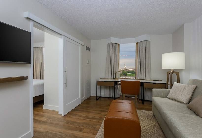 带阳台套房, Sheraton Suites Market Center Dallas