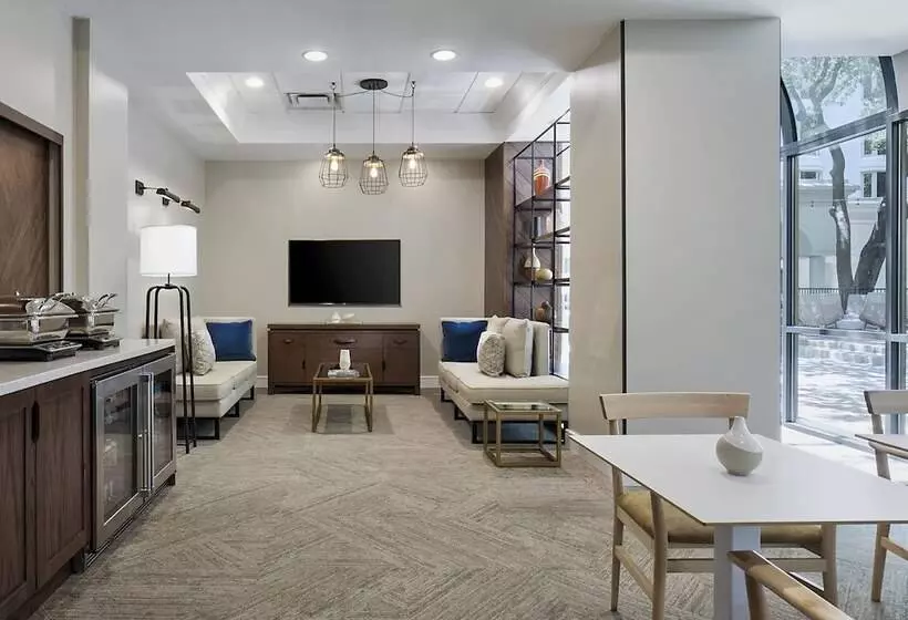 バルコニー付スイート, Sheraton Suites Market Center Dallas