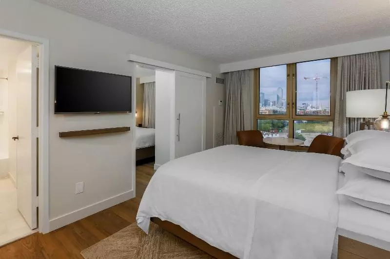 スイート, Sheraton Suites Market Center Dallas