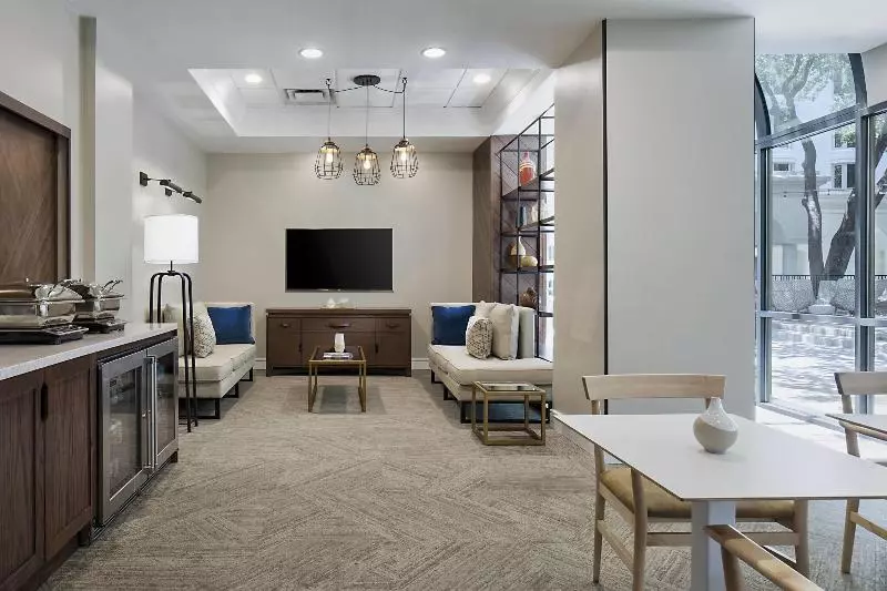 キングサイズベッドのスイートルーム, Sheraton Suites Market Center Dallas