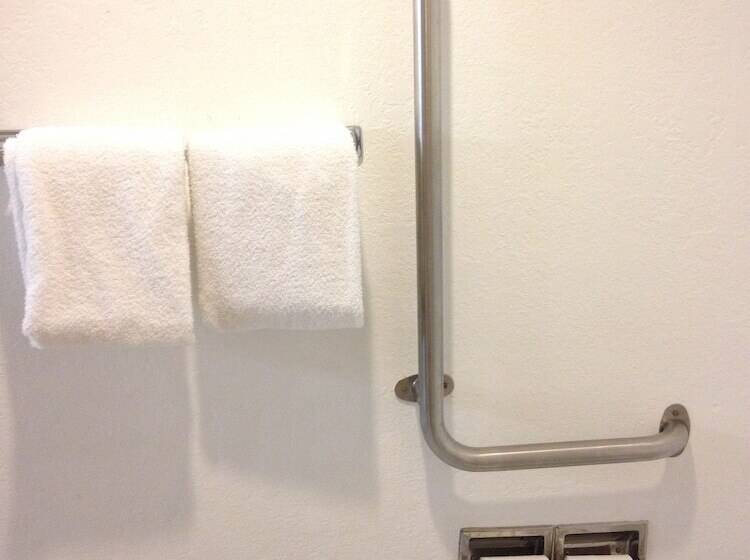 غرفه قياسيه سريرين مزدوجين, Travelodge By Wyndham Brooklyn Center