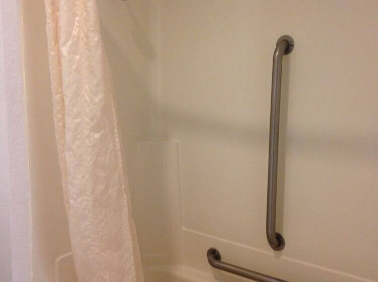 غرفه قياسيه سريرين مزدوجين, Travelodge By Wyndham Brooklyn Center