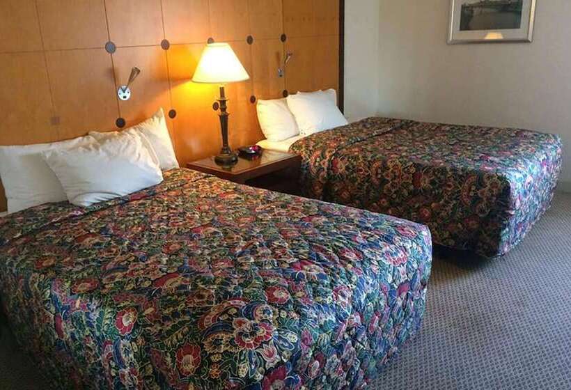 غرفه قياسيه سريرين مزدوجين, Travelodge By Wyndham Brooklyn Center