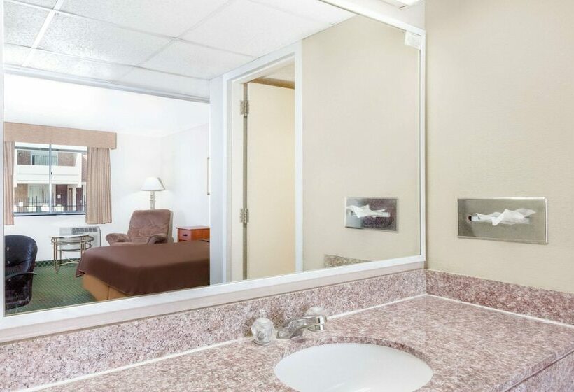 غرفه قياسيه سريرين مزدوجين, Travelodge By Wyndham Jackson