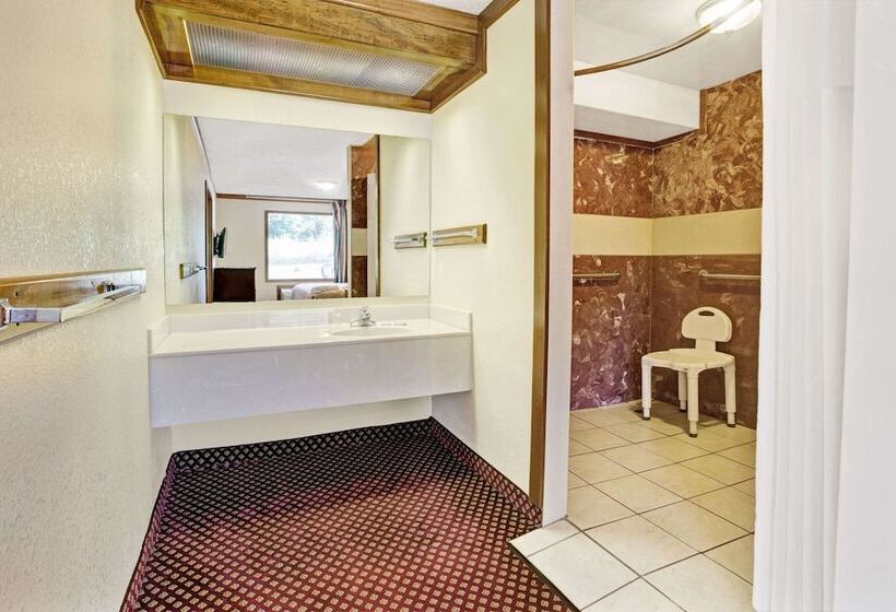 Люкс Повышенной Комфортности, Travelodge By Wyndham Sellersburg / Louisville North