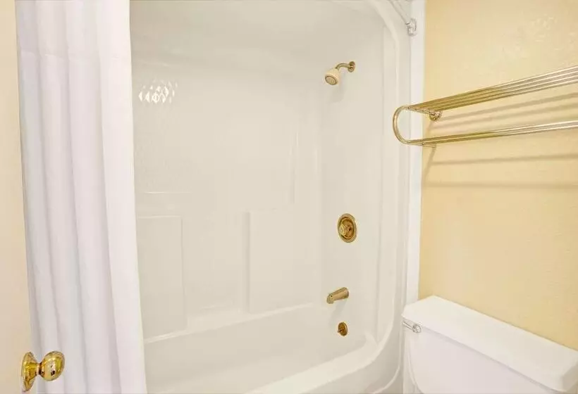 スイート, Travelodge By Wyndham Sellersburg / Louisville North