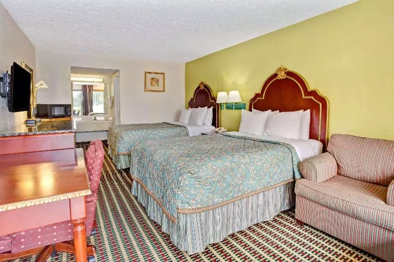 スイート, Travelodge By Wyndham Sellersburg / Louisville North