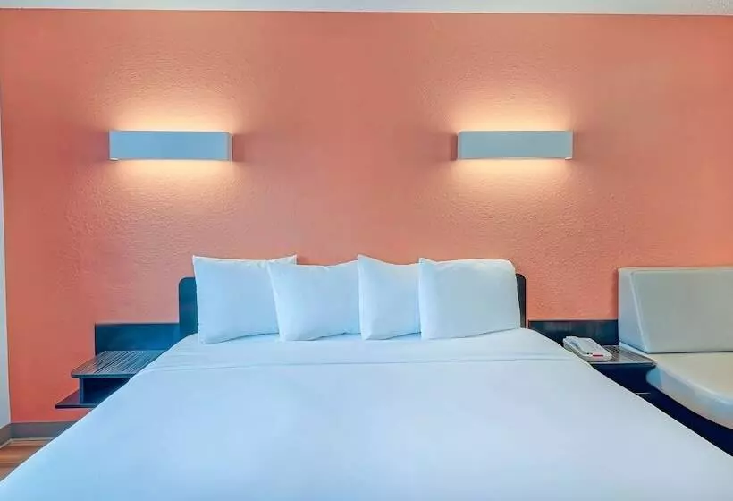 اتاق استاندارد برای معلولان, Motel 6 Los Angeles, Ca   Los Angeles   Lax