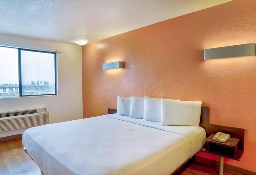 장애인을 위한 스탠다드 룸, Motel 6 Los Angeles, Ca   Los Angeles   Lax