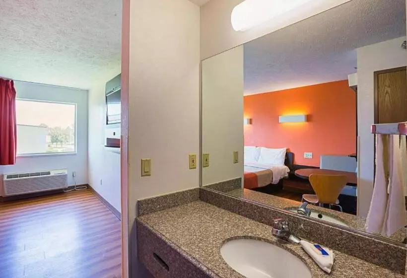 スタンダード４人部屋, Motel 6 Omaha   Iat West