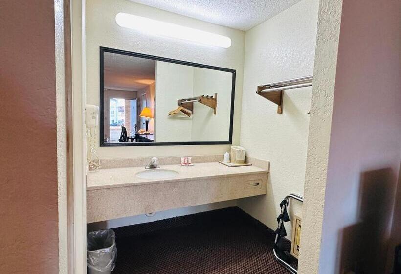 身障者適用キングサイズベッドルーム, Econo Lodge