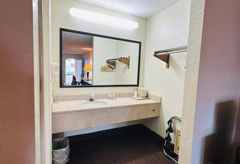 身障者適用キングサイズベッドルーム, Econo Lodge