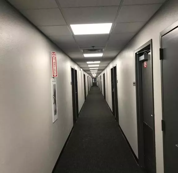 キングサイズベッドのデラックスルーム, Baymont Inn And Suites By Wyndham Columbus / Near Osu