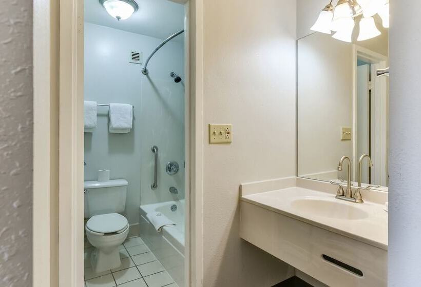 חדר דלוקס, Baymont Inn And Suites By Wyndham Columbus / Near Osu