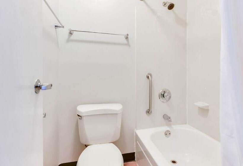 Номер Стандарт 2 Двуспальные Кровати, Baymont Inn And Suites By Wyndham Columbus / Near Osu