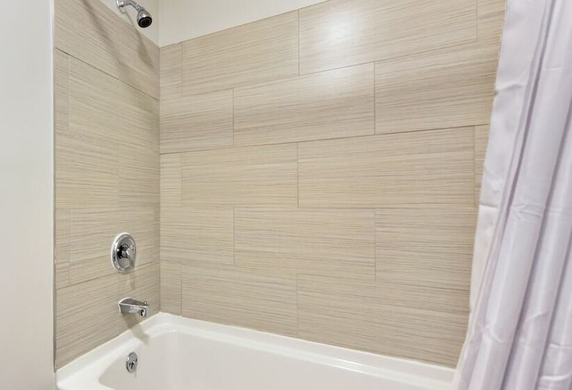 חדר סטנדרט שתי מיטות זוגיות, Baymont Inn And Suites By Wyndham Columbus / Near Osu