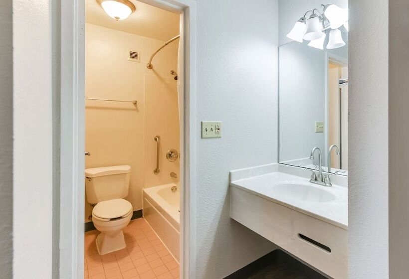 חדר סטנדרט שתי מיטות זוגיות, Baymont Inn And Suites By Wyndham Columbus / Near Osu