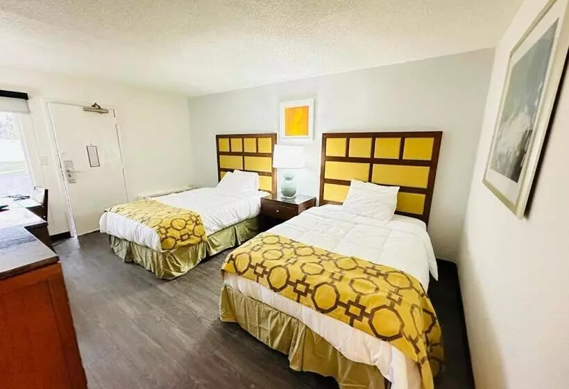 ２ダブルベッドのスタンダードルーム, Baymont Inn And Suites By Wyndham Columbus / Near Osu