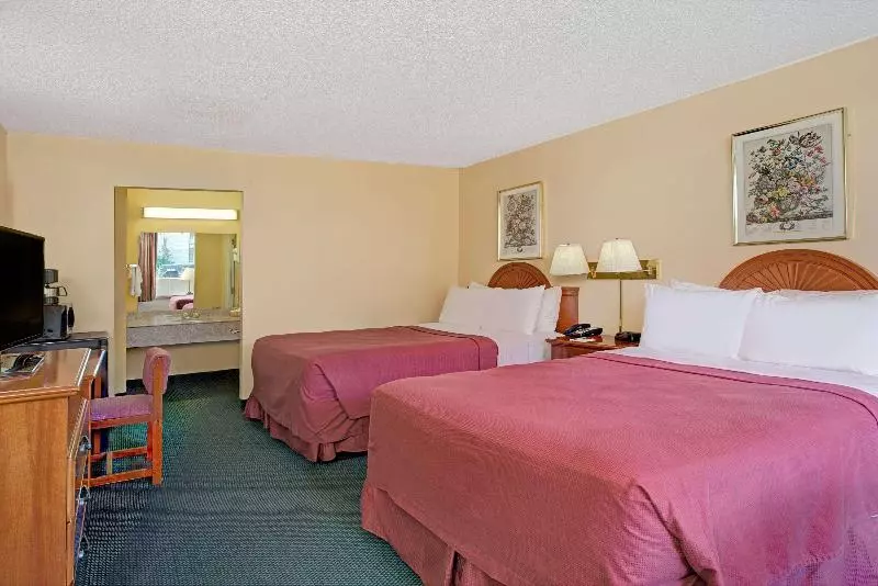 اتاق استاندارد چهار تخته, Days Inn By Wyndham Alexandria South