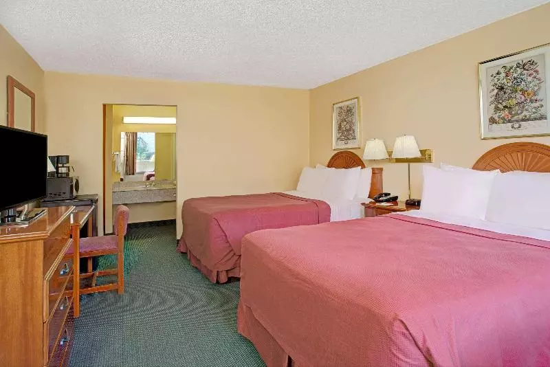 اتاق استاندارد چهار تخته, Days Inn By Wyndham Alexandria South