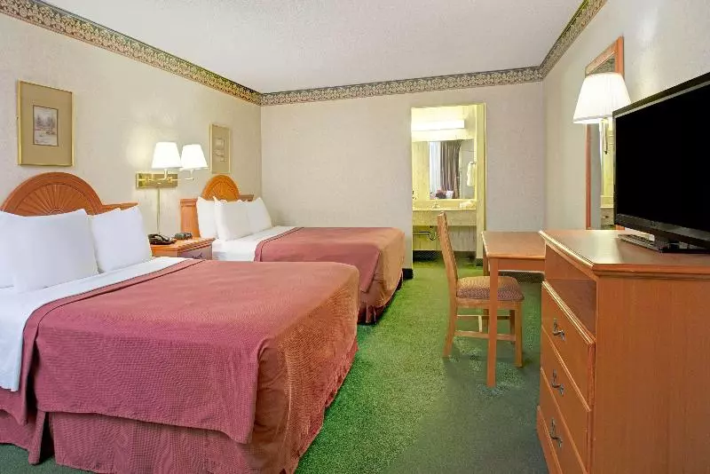 اتاق استاندارد چهار تخته, Days Inn By Wyndham Alexandria South