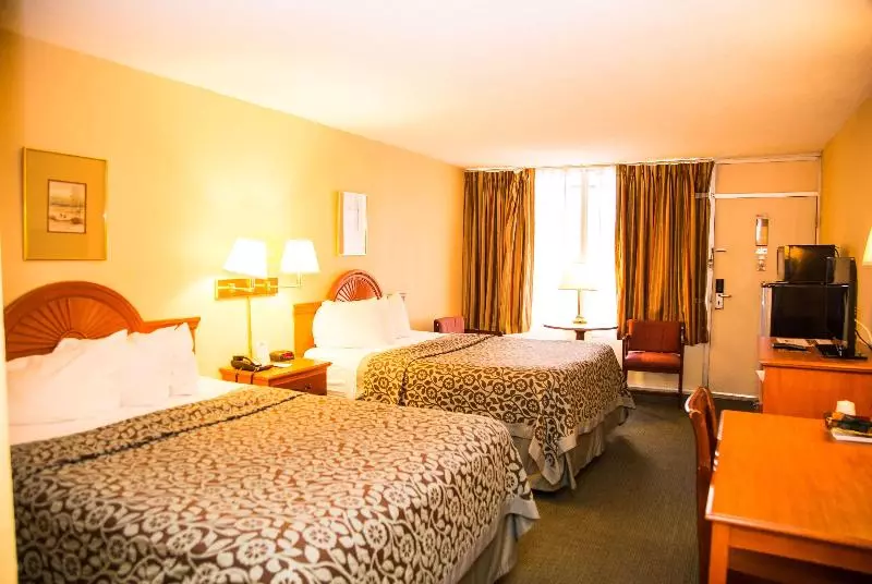 اتاق استاندارد چهار تخته, Days Inn By Wyndham Alexandria South