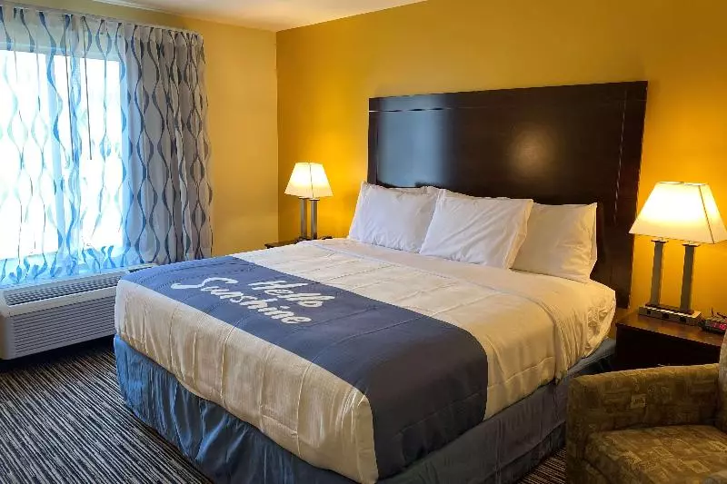 キングサイズベッドのスタンダードルーム, Days Inn By Wyndham Atlanta/southlake/morrow