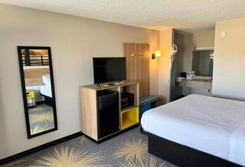 キングサイズベッドのスタンダードルーム, Days Inn By Wyndham Cloverdale Greencastle