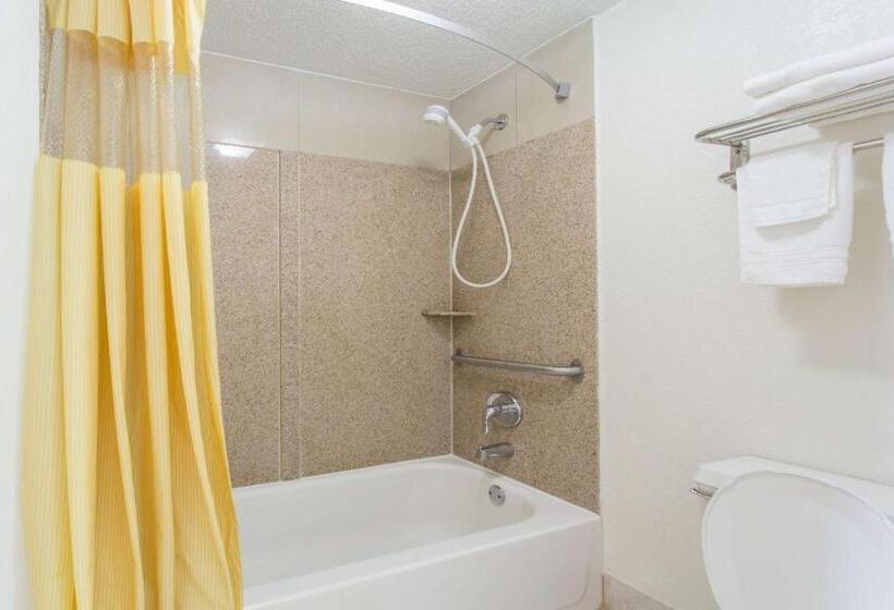 اتاق استاندارد با تخت بزرگ, Days Inn By Wyndham Virginia Beach Town Center