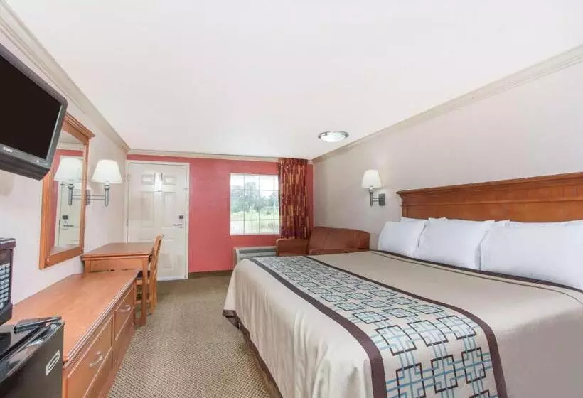 キングサイズベッドのスタンダードルーム, Days Inn By Wyndham Virginia Beach Town Center