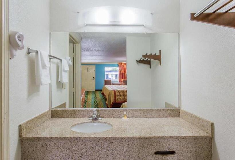 اتاق استاندارد با 2 تخت دوبل, Days Inn By Wyndham Virginia Beach Town Center