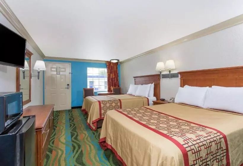２ダブルベッドのスタンダードルーム, Days Inn By Wyndham Virginia Beach Town Center