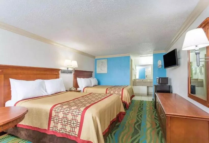 ２ダブルベッドのスタンダードルーム, Days Inn By Wyndham Virginia Beach Town Center
