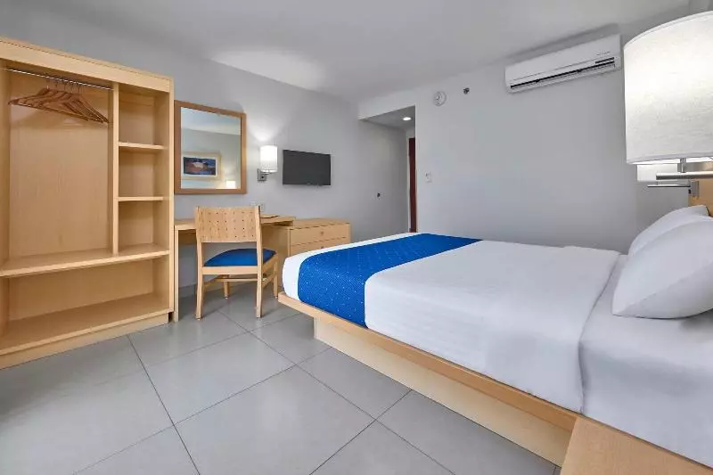 سوئیت برای معلولان, Doubletree Suites By Hilton Phoenix