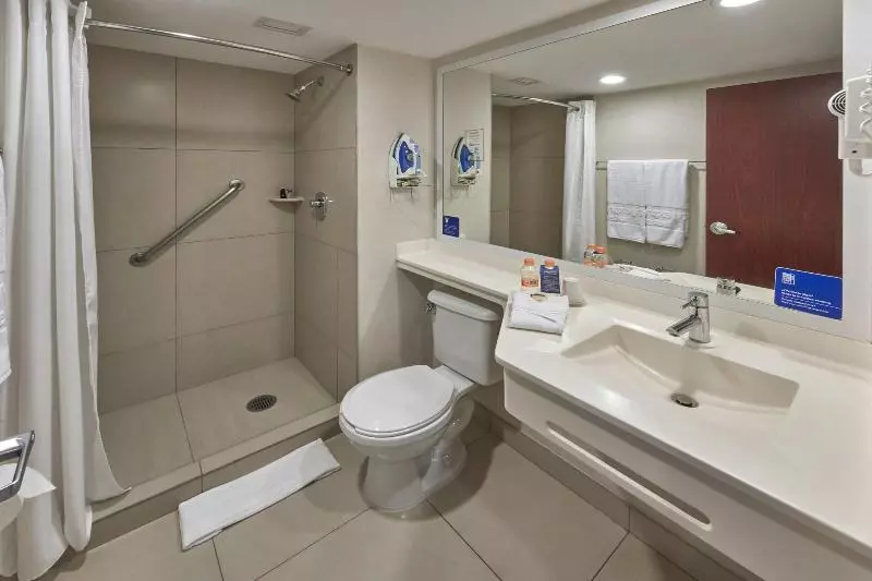 سوئیت برای معلولان, Doubletree Suites By Hilton Phoenix