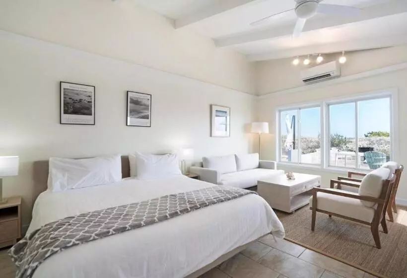 デラックススタジオ, Driftwood Resort On The Ocean
