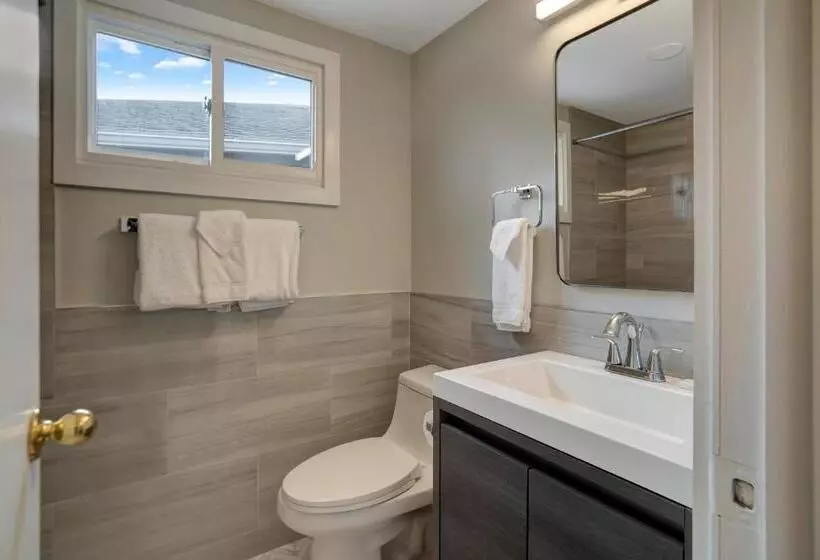 デラックススタジオ, Driftwood Resort On The Ocean